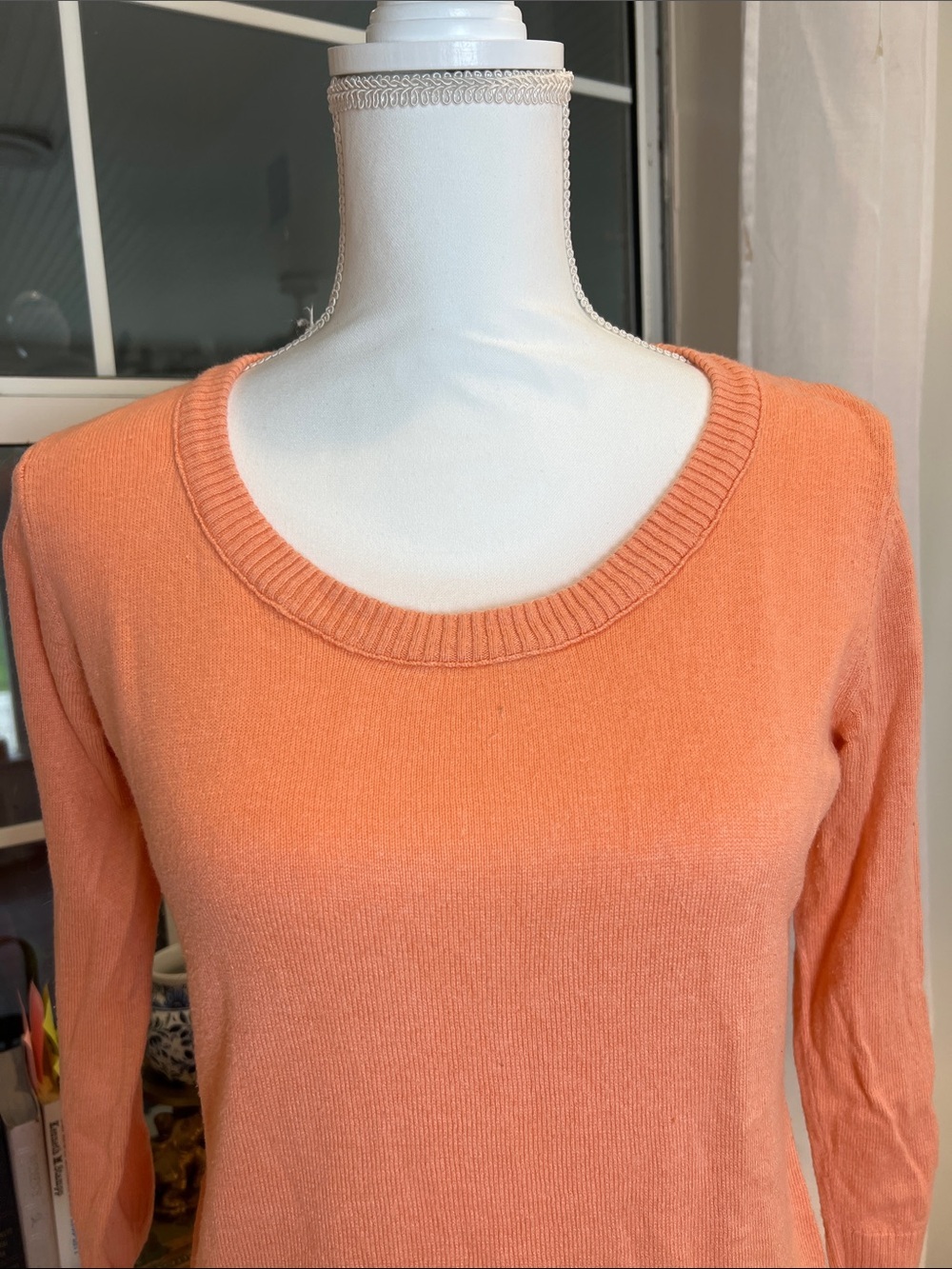 GAP Lightweight Scoop-Neck Sweater in Peach-Orange size medium. - Picture 2 of 7